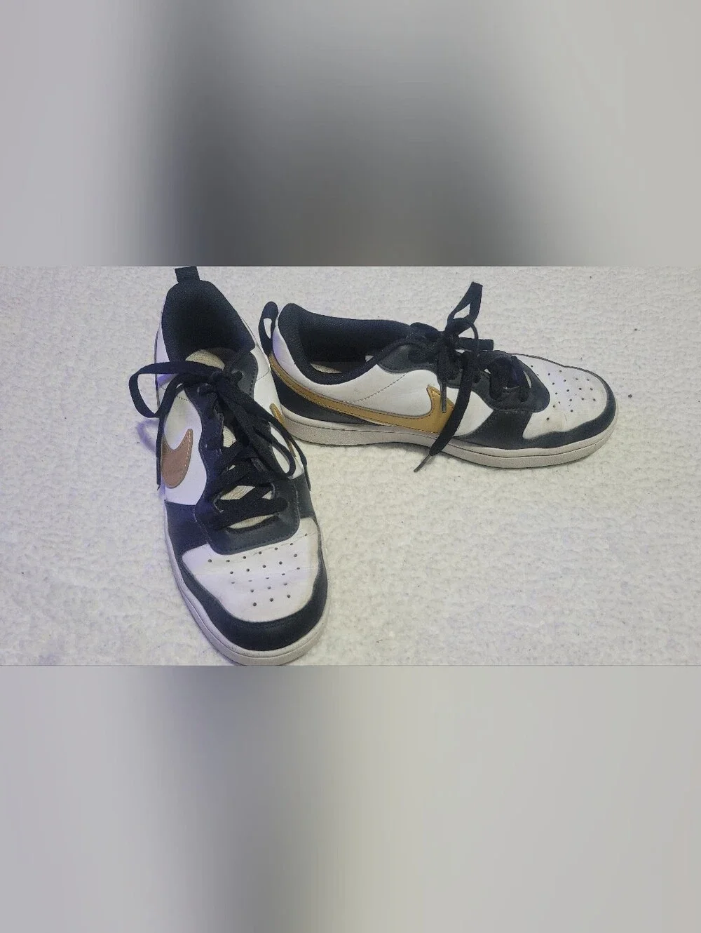 Nike Kids Sneakers White Black Gold